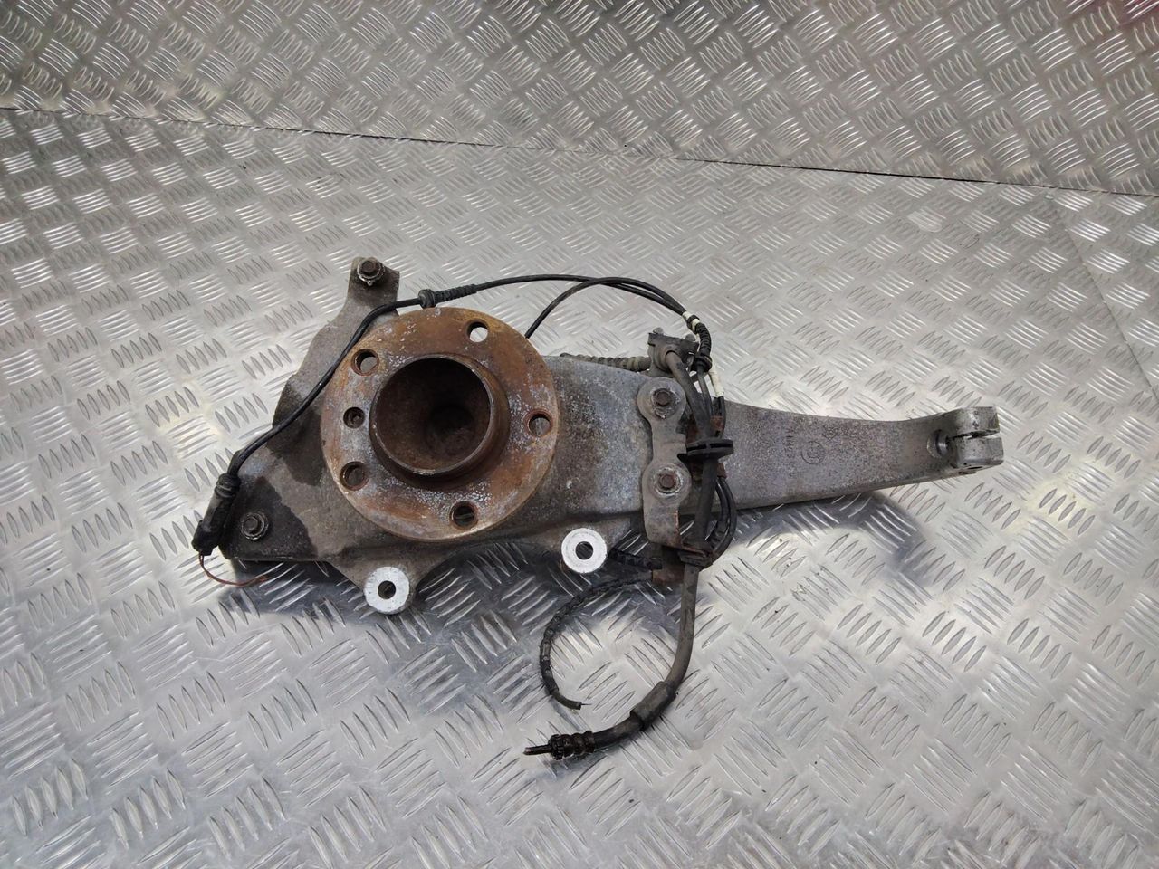 кулак поворотный левый BMW 5 серия F07/F10/F11 2010, 2.0 л., дизель