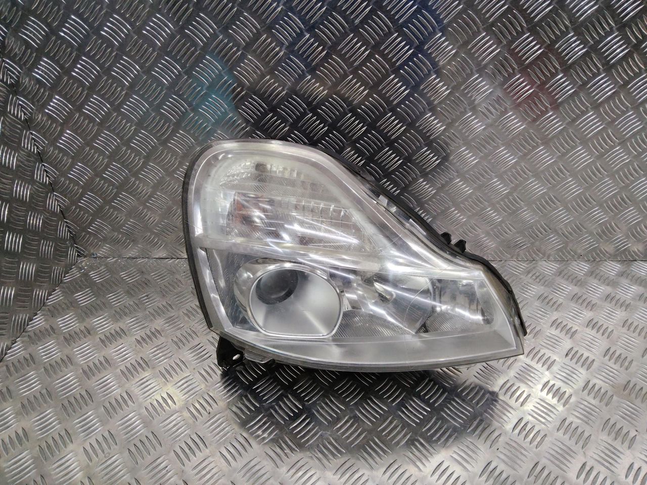 фара правая Renault Modus 1 поколение [рестайлинг] 2011, 8200658387