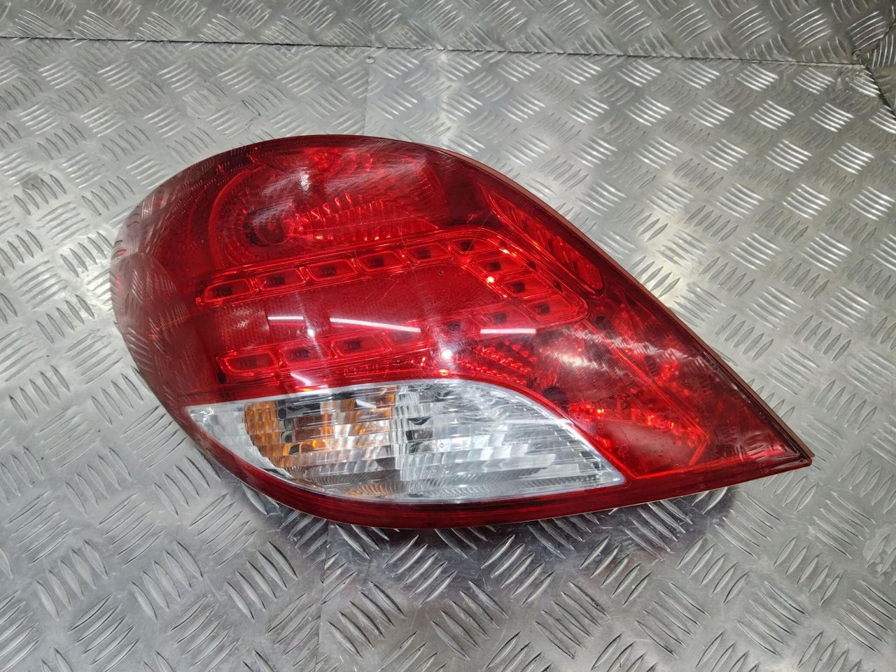 фонарь задний левый Peugeot 207 1 поколение [рестайлинг] 2010, хетчбэк 3 дв., 9686566080