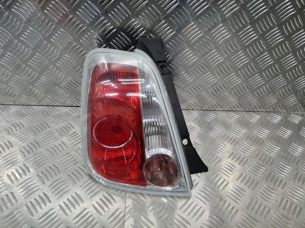 фонарь задний левый Fiat 500 2 поколение 2010