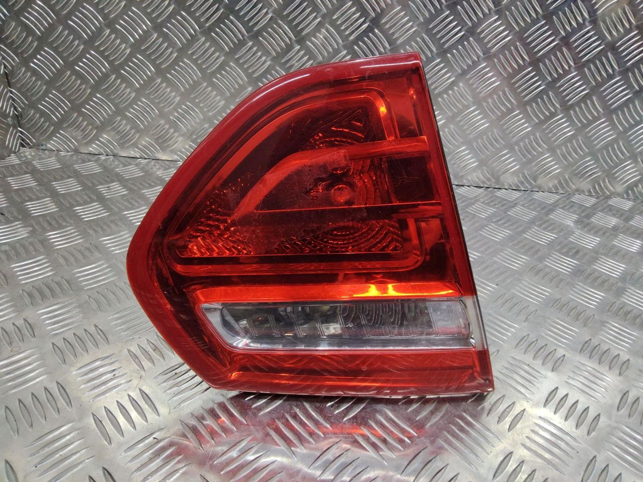 фонарь крышки багажника левый Citroen C4 Picasso 1 поколение 2007, 9653547777