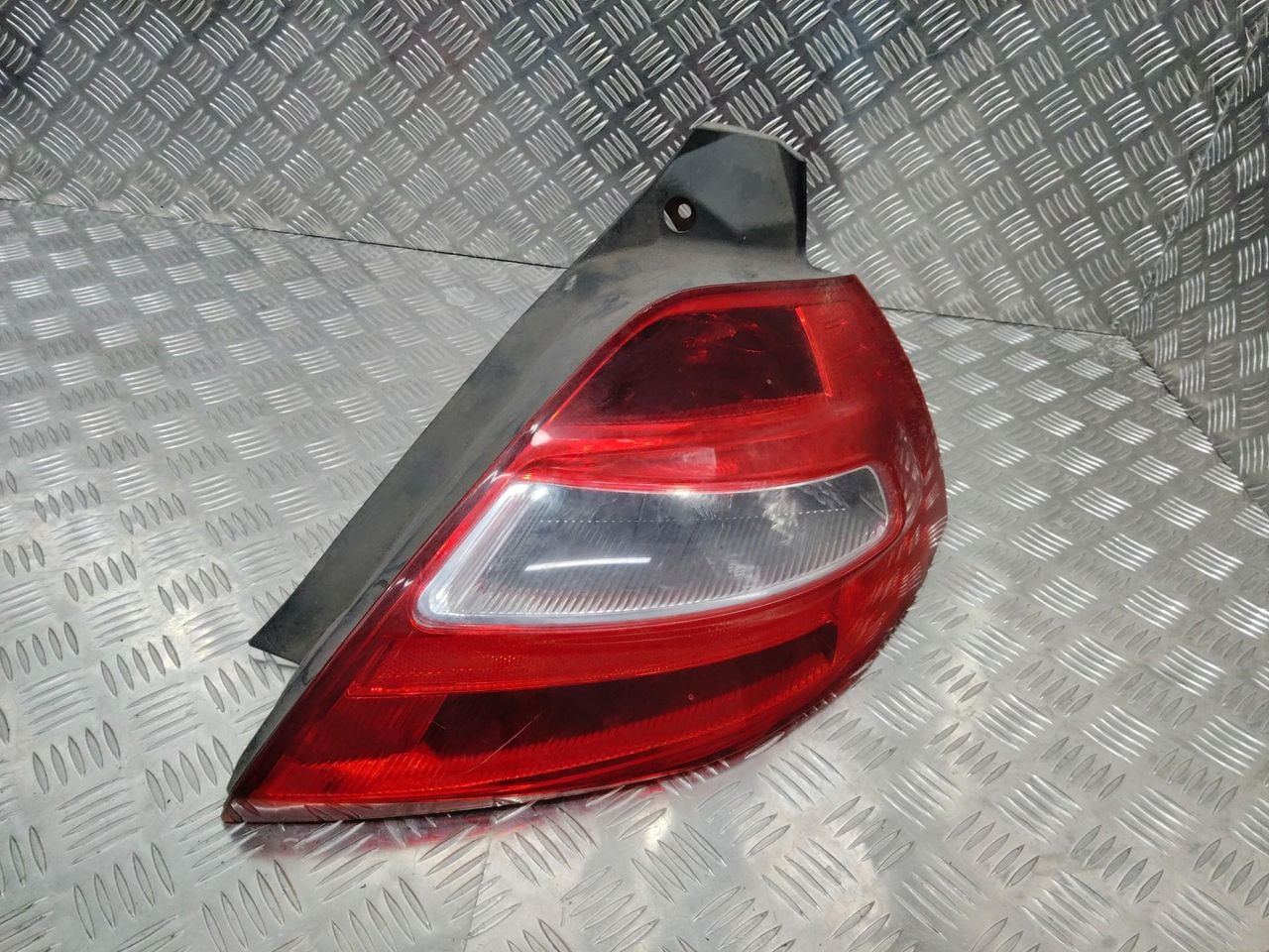 фонарь задний правый Renault Megane 2 поколение [рестайлинг] 2008, хетчбэк 5 дв., 8200413216