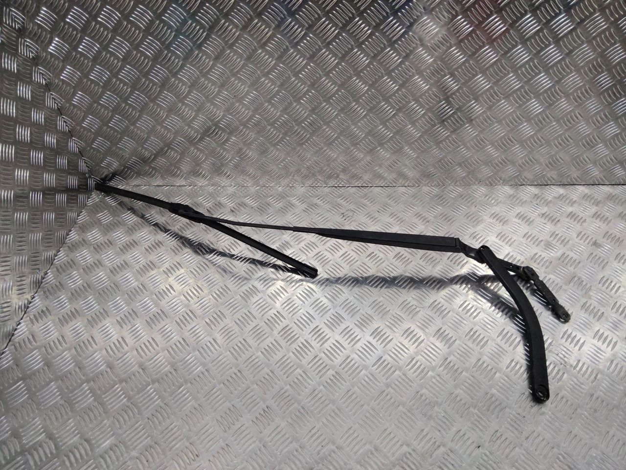 щеткодержатель (поводок стеклоочистителя, дворник) Renault Scenic 2 поколение 2004, 8200113230