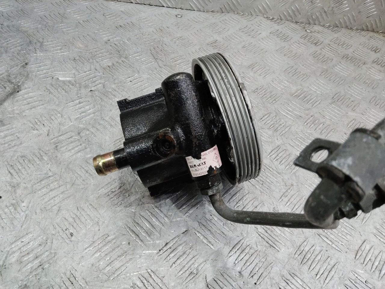 насос гидроусилителя руля Renault Clio 2 поколение 2001, 1.4 л., бензин, МКПП, 7700419117
