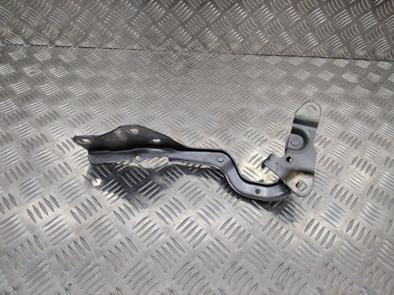 петля капота правая Renault Scenic 4 поколение 2018, 654003758R