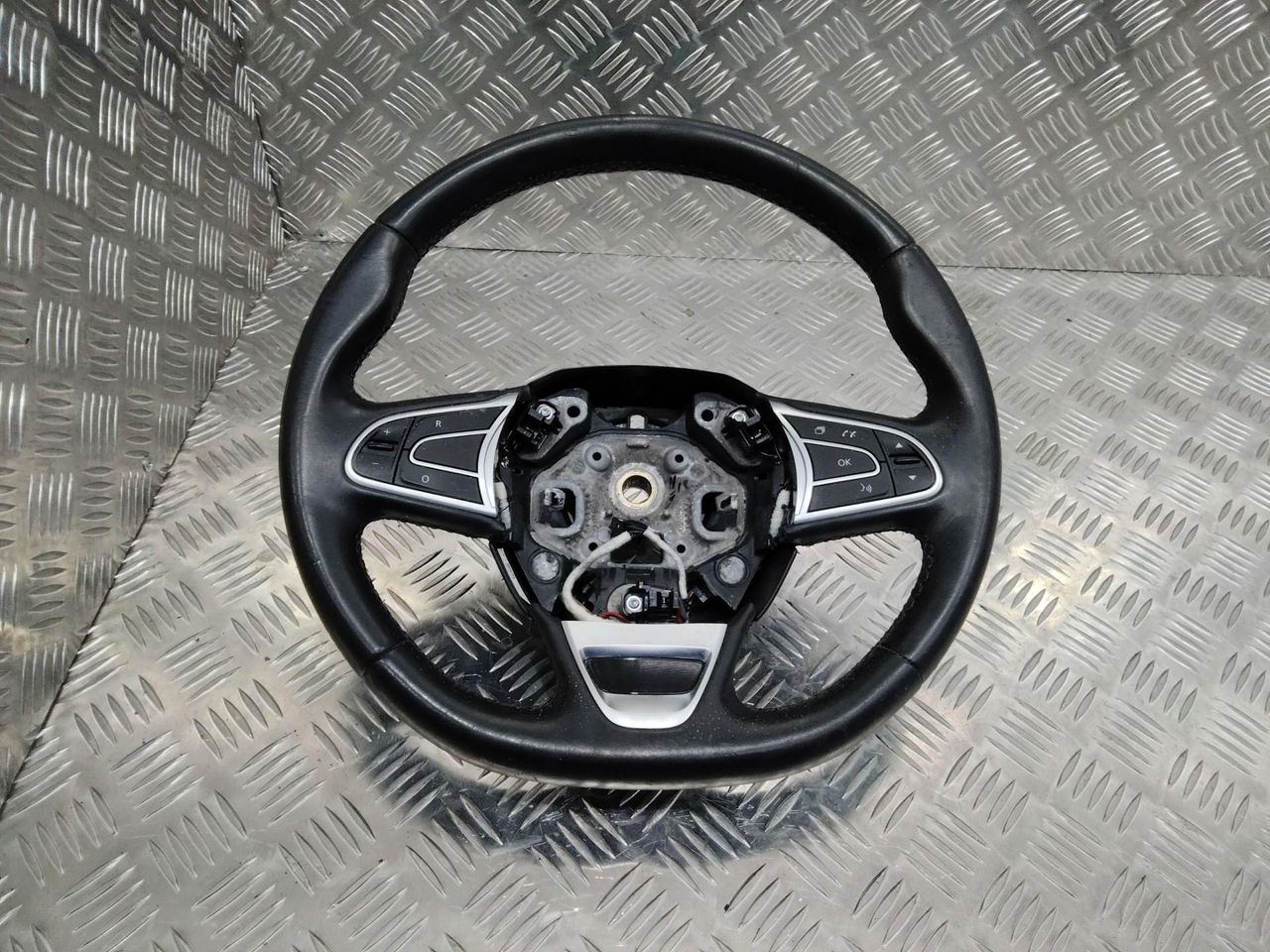 руль Renault Kadjar 1 поколение 2016, 484003952R