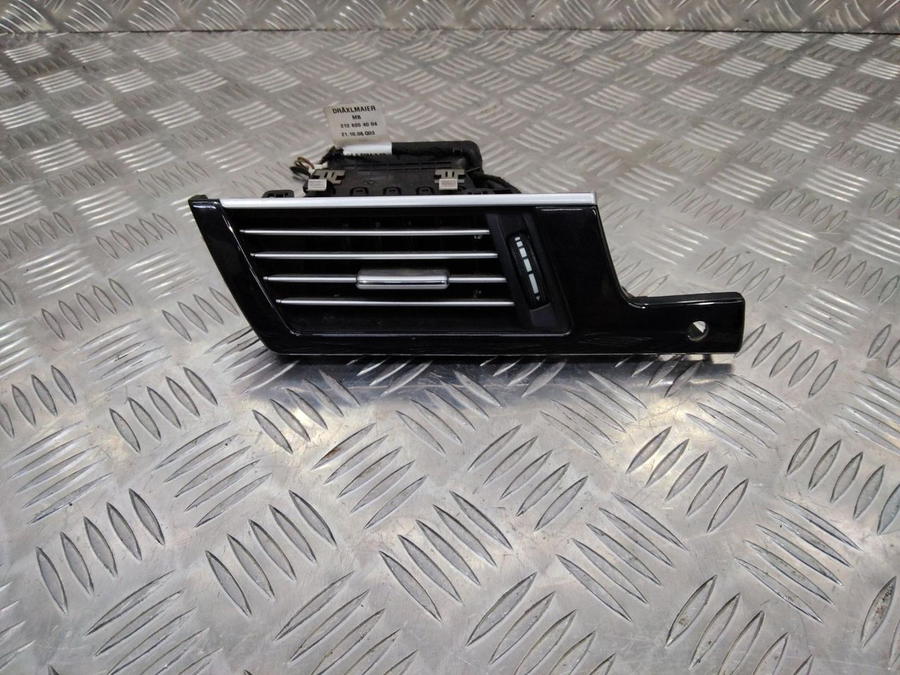 дефлектор обдува салона Mercedes-Benz E-Класс W212/S212/C207/A207 2011, A2126800193