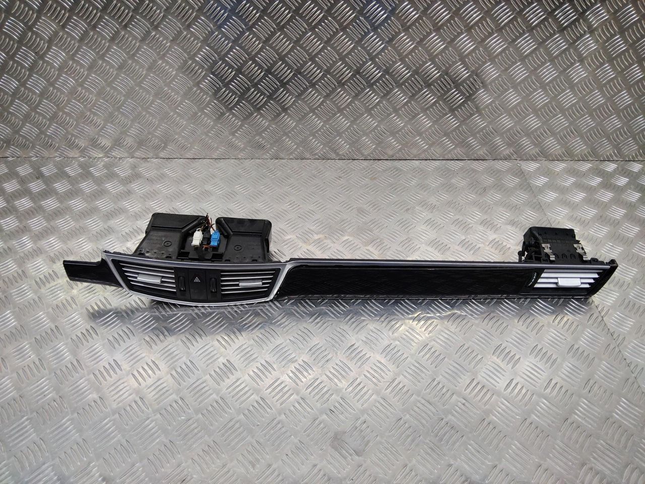 накладка на торпедо (консоль) Mercedes-Benz E-Класс W212/S212/C207/A207 2011, A212680XX71, A2128302554