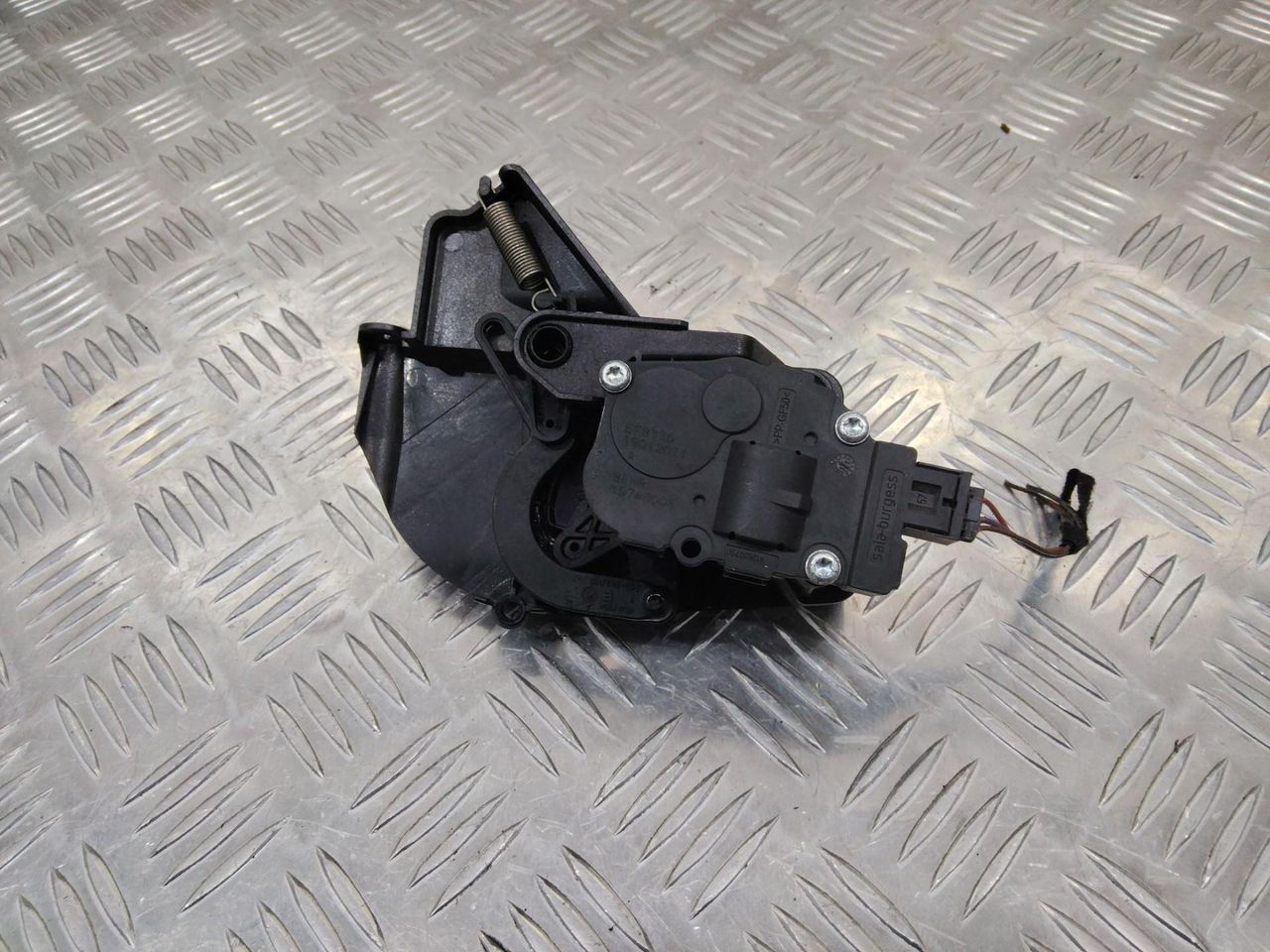 моторчик заслонки печки Mercedes-Benz E-Класс W212/S212/C207/A207 2011, K9749005