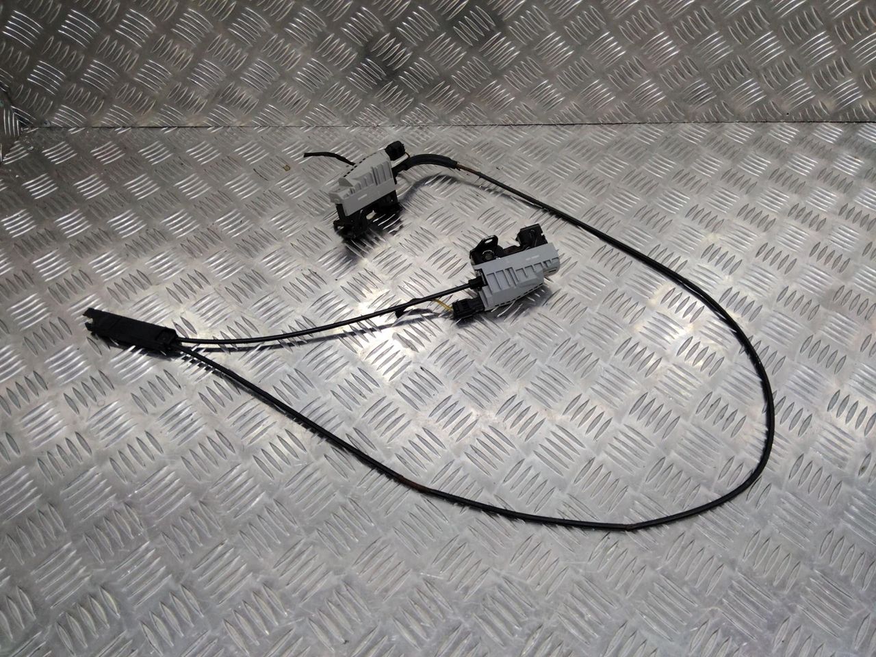 замок капота Mercedes-Benz E-Класс W212/S212/C207/A207 2011, A2128210251
