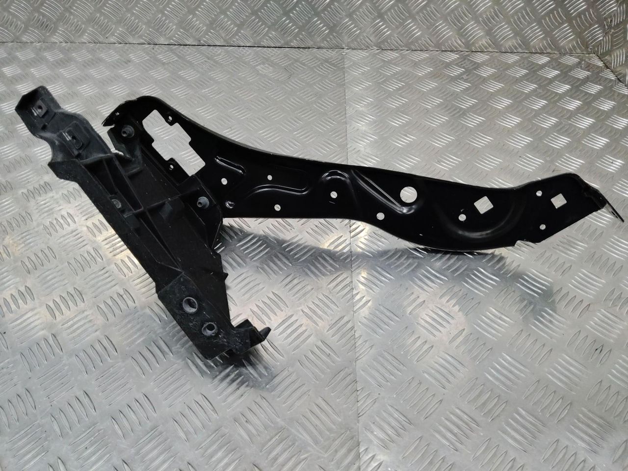 очко фары левой Mercedes-Benz E-Класс W212/S212/C207/A207 2011, A2126200191
