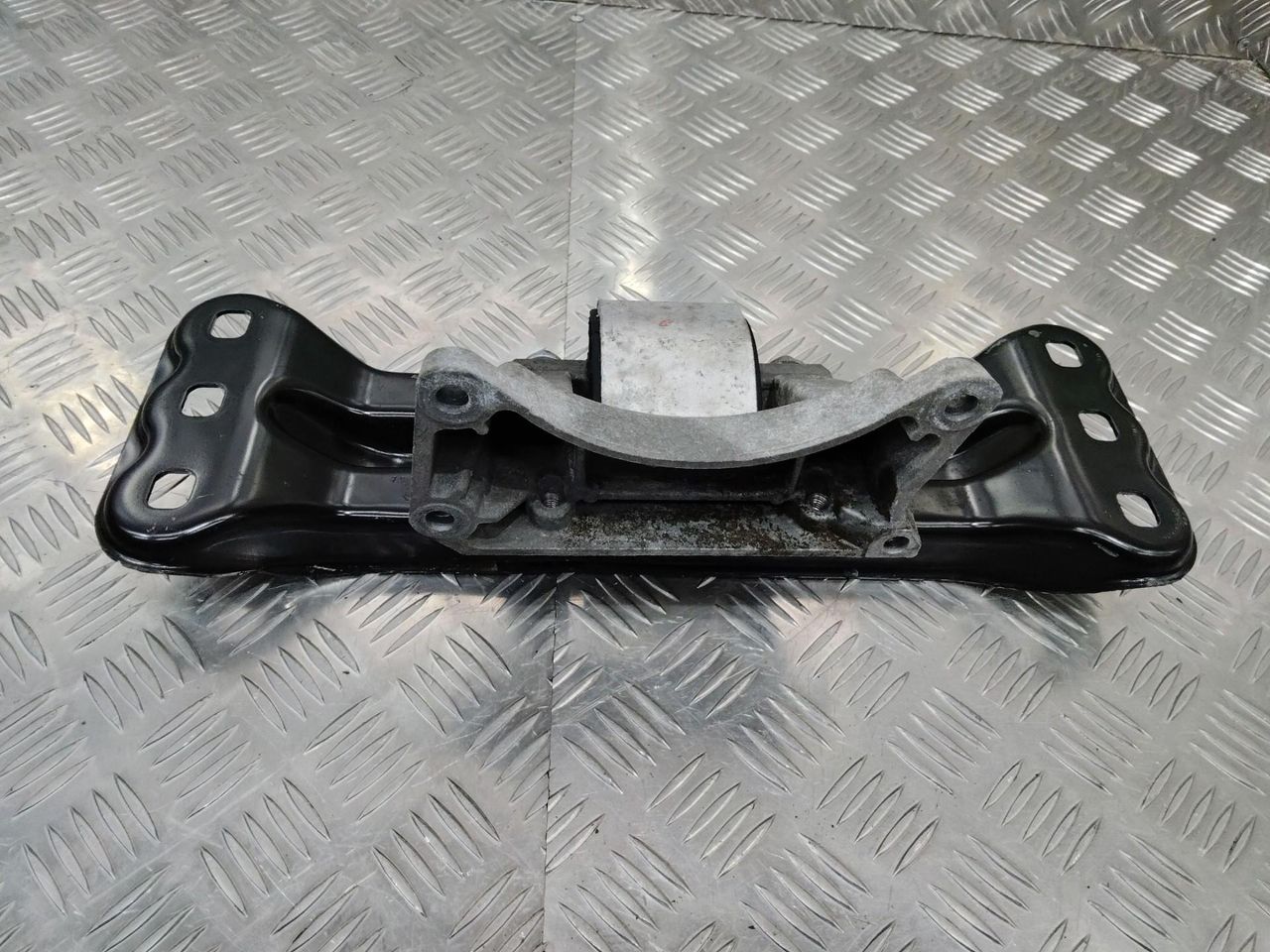 кронштейн КПП Mercedes-Benz E-Класс W212/S212/C207/A207 2011, 2.2 л., дизель, A2122402002