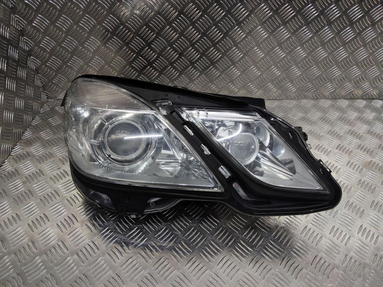 фара правая Mercedes-Benz E-Класс W212/S212/C207/A207 2011, A2128202059