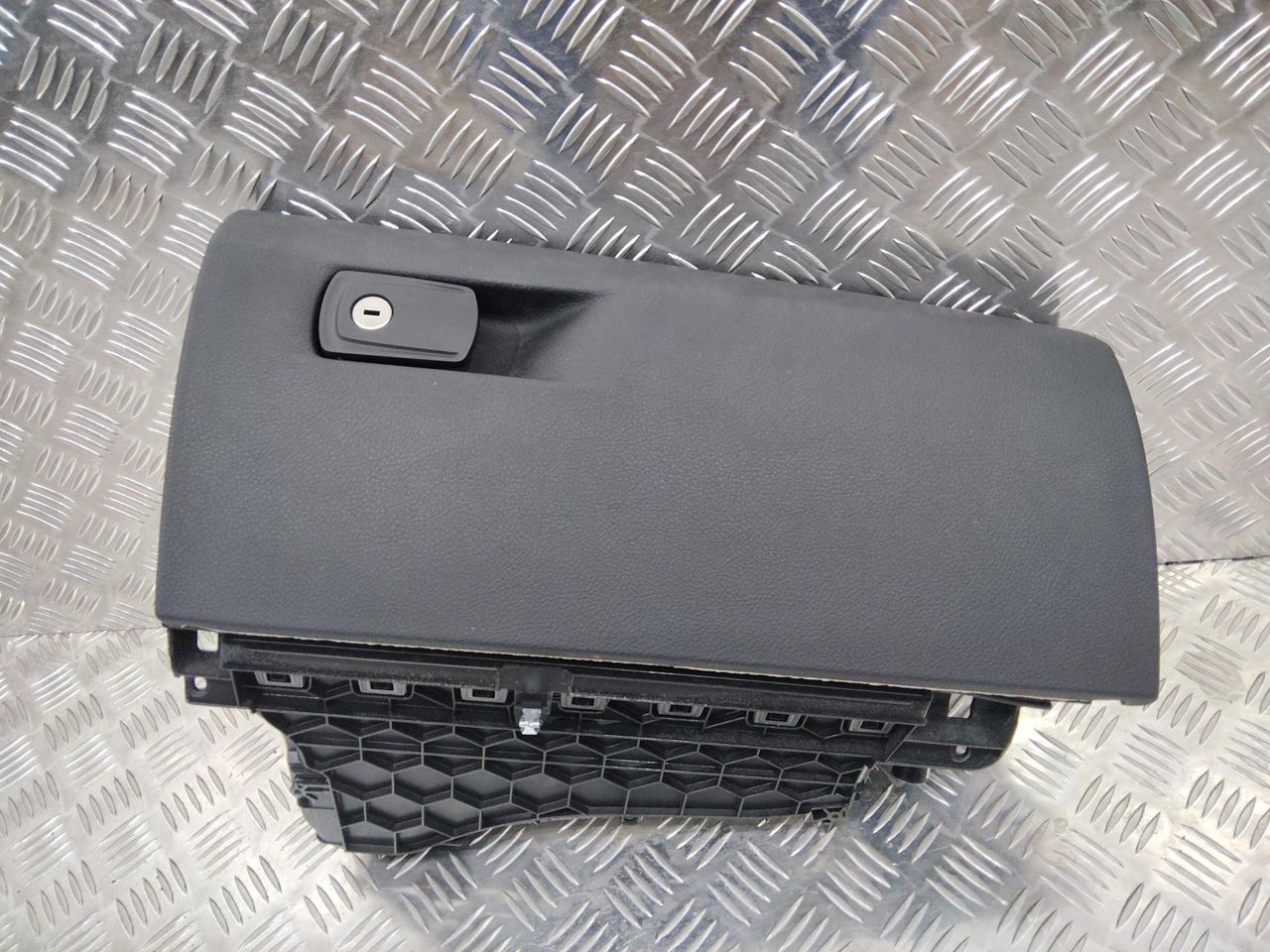 бардачок BMW 3 серия F30/F31/F34 2012, 9228283