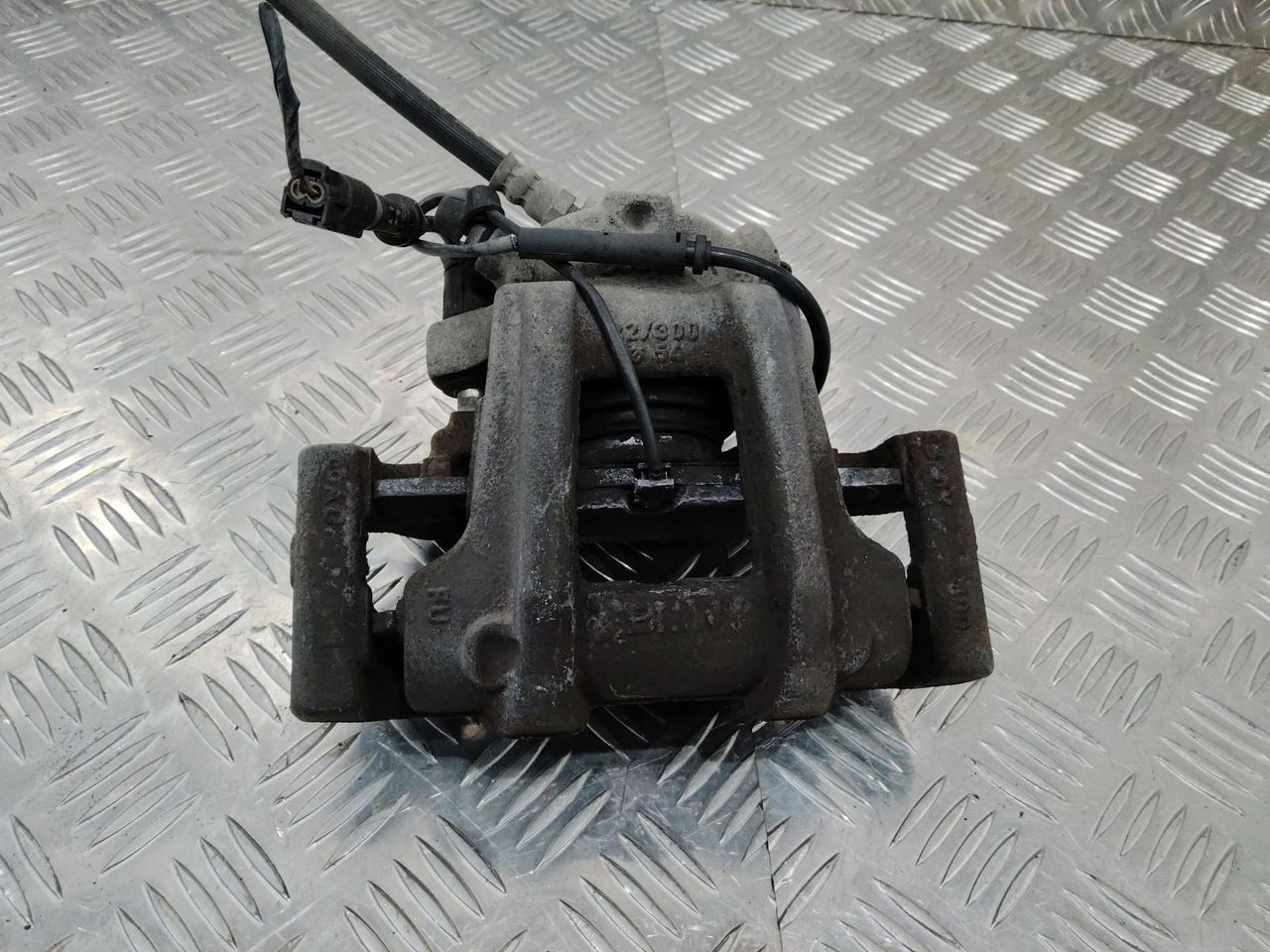 суппорт передний левый BMW 3 серия F30/F31/F34 2012, 2.0 л., дизель, W09091