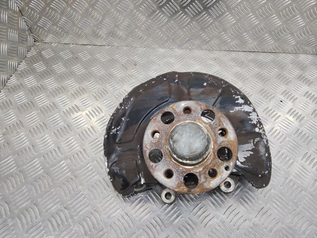 кулак поворотный левый Mercedes-Benz E-Класс W212/S212/C207/A207 2011, 2.2 л., дизель