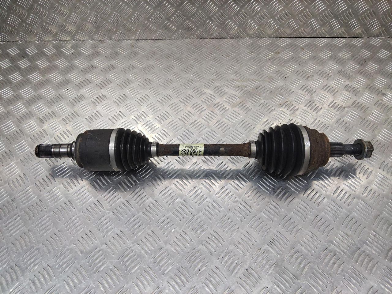 полуось передняя левая (приводной вал, ШРУС) Mercedes-Benz M-Класс W164 2007, 3.0 л., дизель, A1643302301