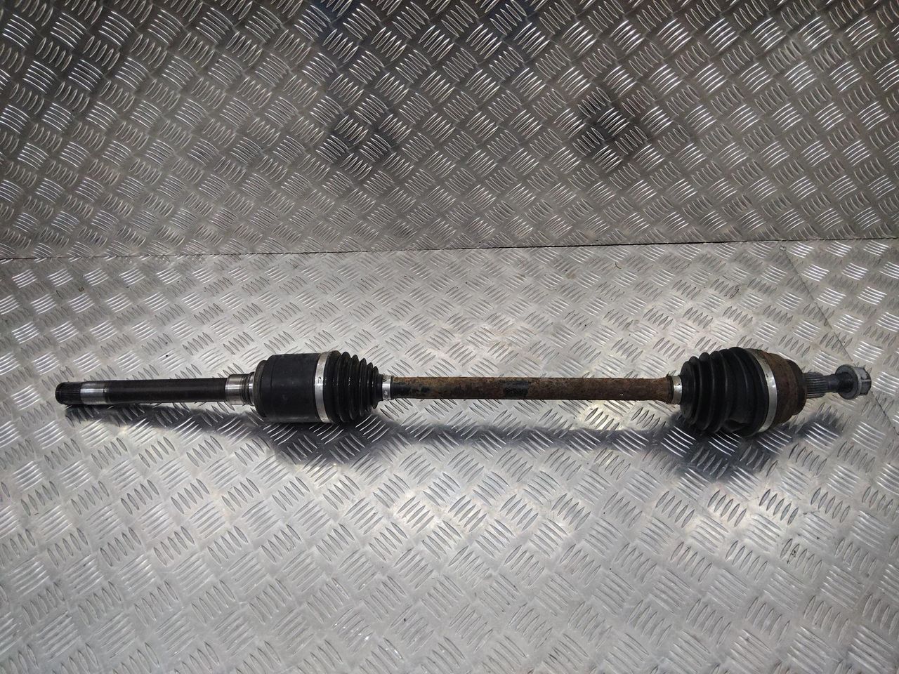 полуось передняя правая (приводной вал, ШРУС) Mercedes-Benz M-Класс W164 2007, 3.0 л., дизель, A1643302301