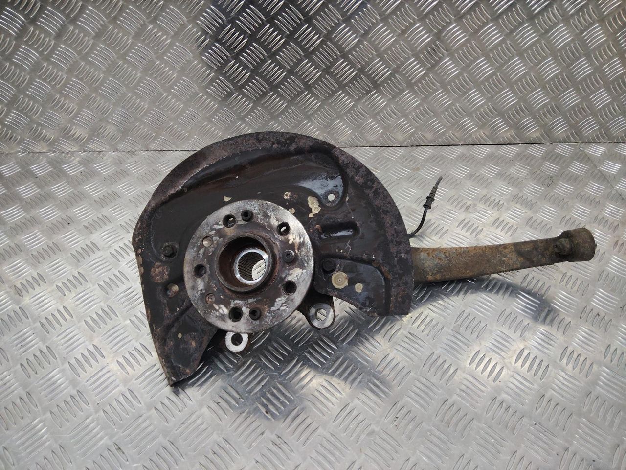 кулак поворотный левый Mercedes-Benz M-Класс W164 2007, 3.0 л., дизель, 02060642