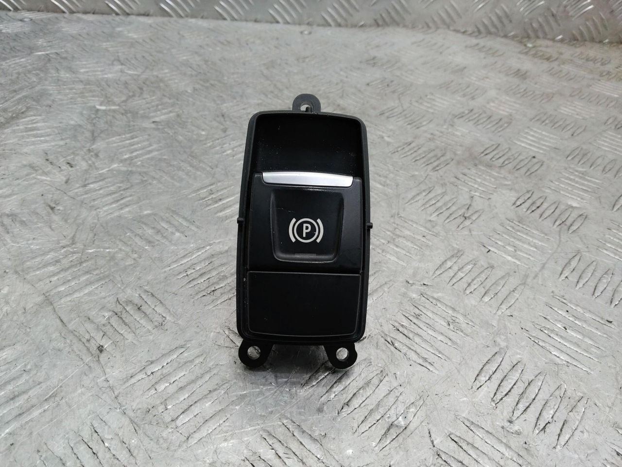 кнопка ручного тормоза (ручника) BMW X1 F48 2015, 9390836