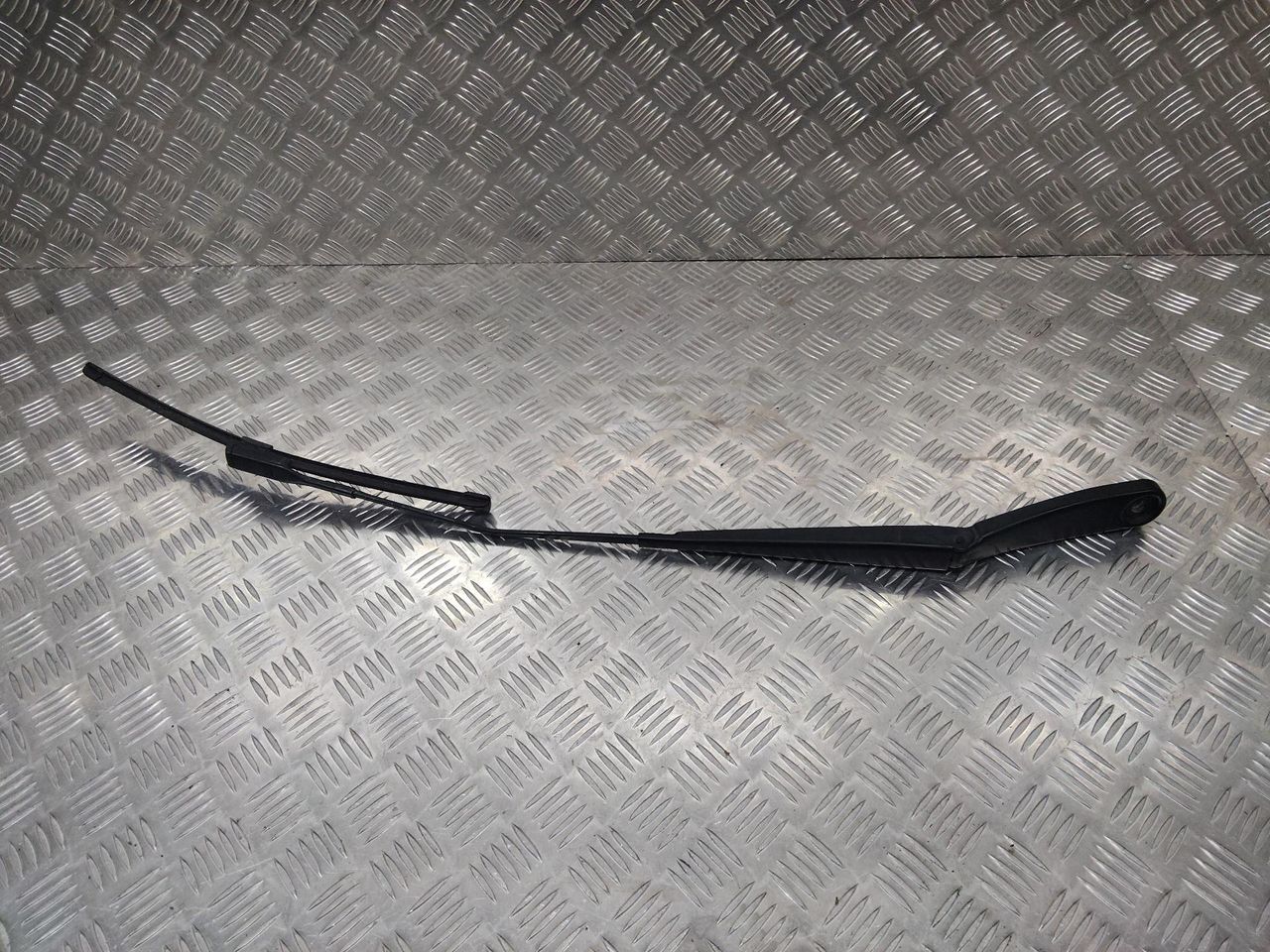 щеткодержатель (поводок стеклоочистителя, дворник) BMW X1 F48 2016, 7360515