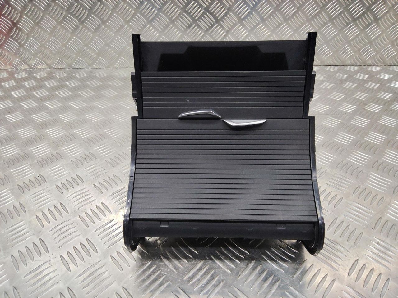 подстаканник BMW X1 F48 2016, 9299529