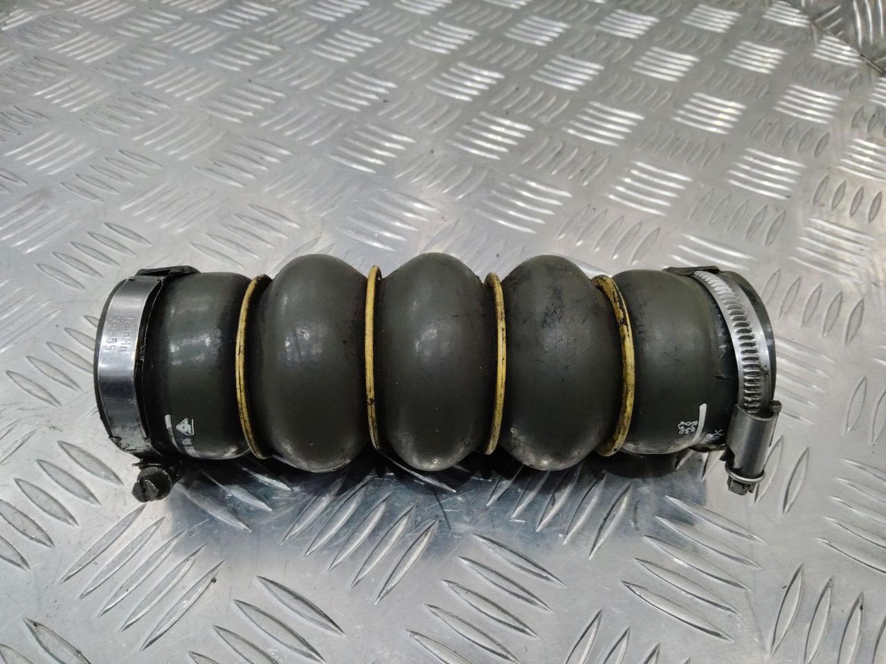 патрубок интеркулера Peugeot 5008 1 поколение 2012, 1.6 л., дизель, МКПП, 9683725580