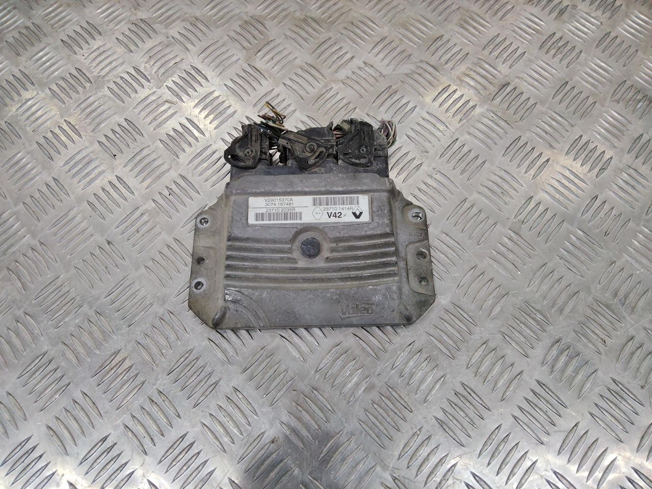 блок управления двигателем Renault Duster 1 поколение 2013, 2.0 л., бензин, 237101414R, 237102035R