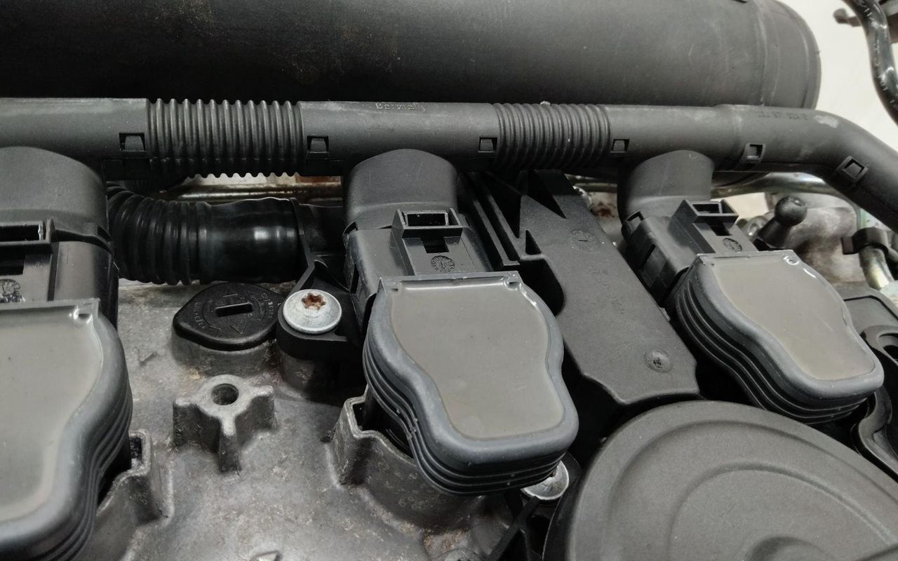 катушка зажигания Volkswagen Golf 6 поколение 2009, 2.0 л., бензин