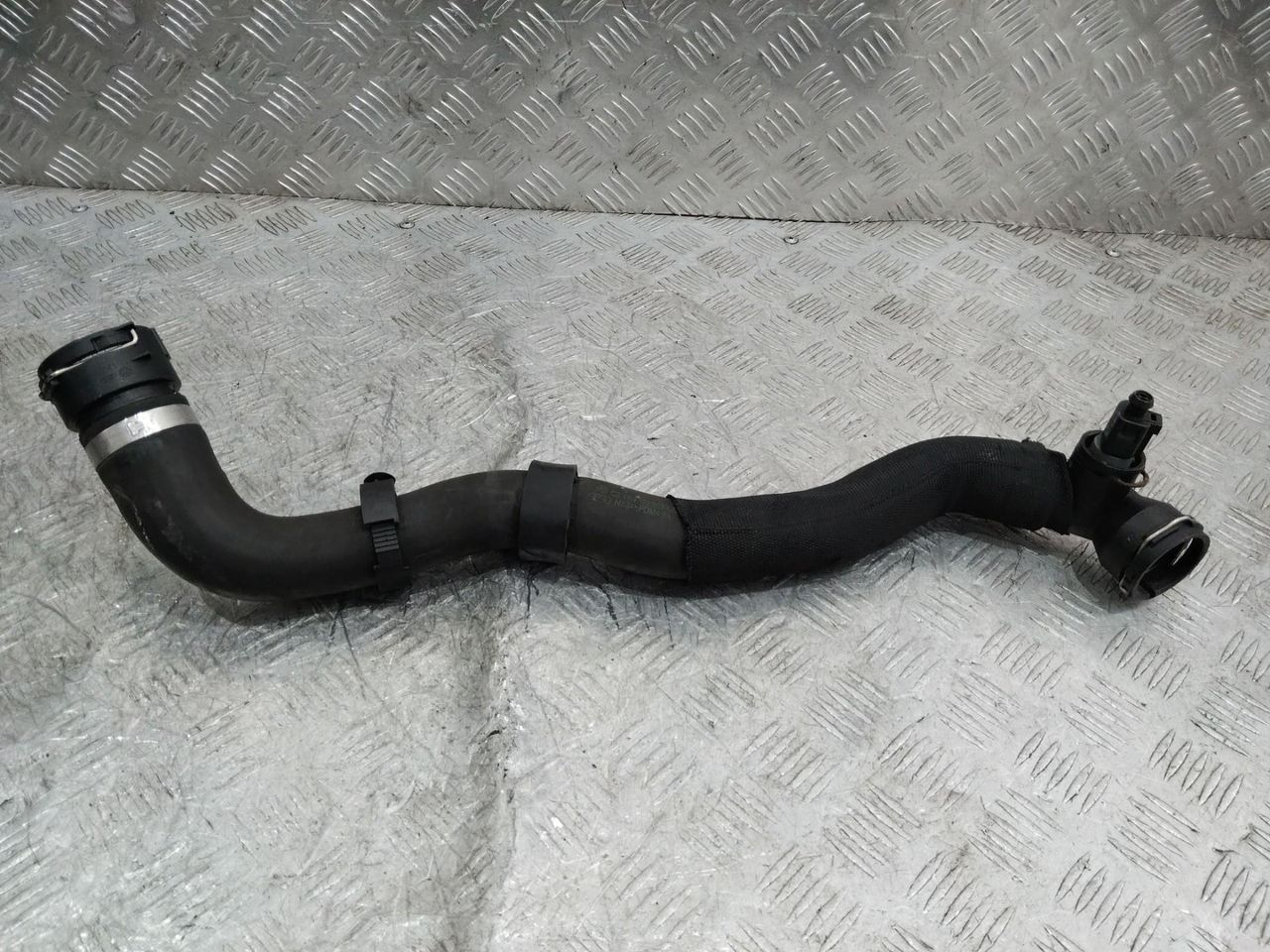 патрубок радиатора Volkswagen Golf 6 поколение 2009, 2.0 л., бензин, 1K0122051GN