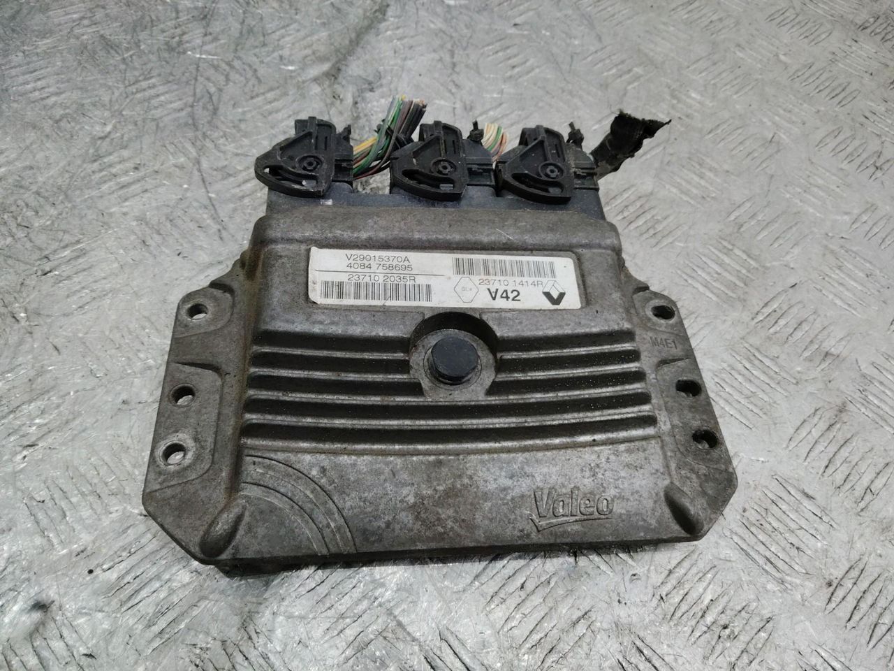 блок управления двигателем Renault Duster 1 поколение 2013, 2.0 л., бензин, 237101414R, 237102035R