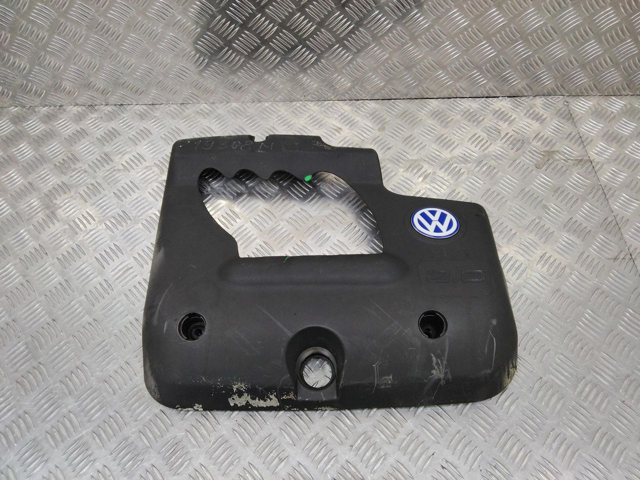 декоративная крышка двигателя Volkswagen Golf 4 поколение 1998, 2.0 л., бензин, 06A103925AD