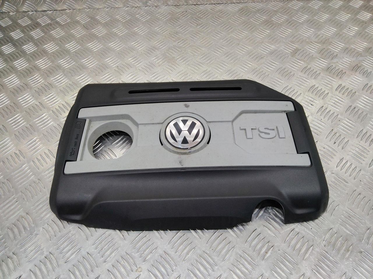 декоративная крышка двигателя Volkswagen Passat CC 1 поколение 2012, 2.0 л., бензин, 06J103925AQ