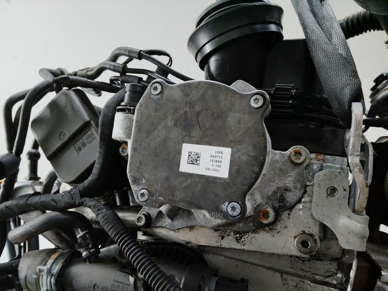 насос вакуумный Volkswagen Polo 5 поколение 2013, 1.2 л., дизель, 03L100J