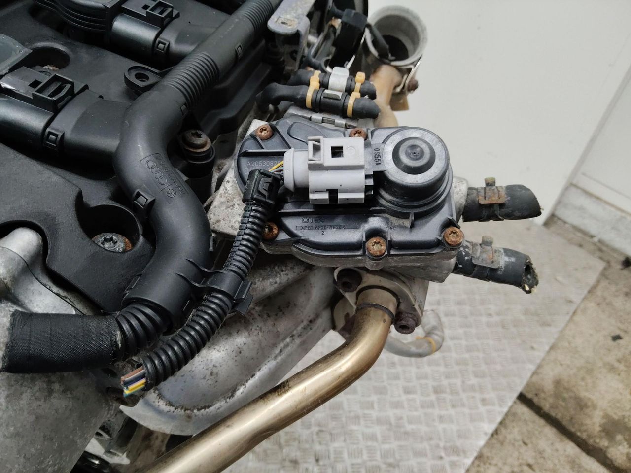 клапан EGR Volkswagen Golf 5 поколение 2005, 2.0 л., BLR, бензин, 06F131503B