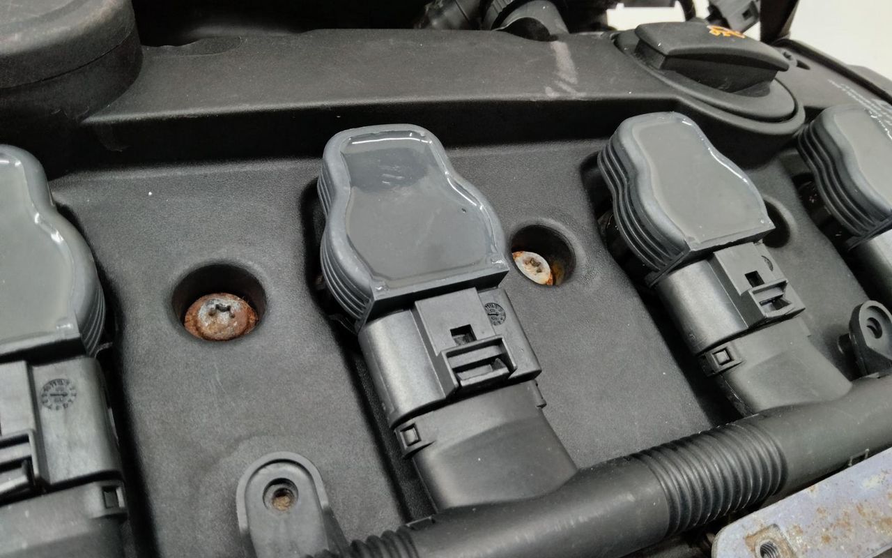 катушка зажигания Volkswagen Golf 5 поколение 2005, 2.0 л., BLR, бензин