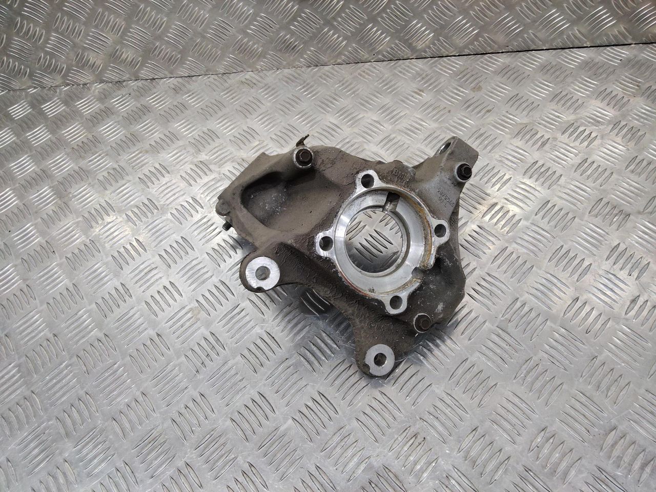 кулак поворотный левый BMW X1 F48 2015, 2.0 л., дизель, 6876645