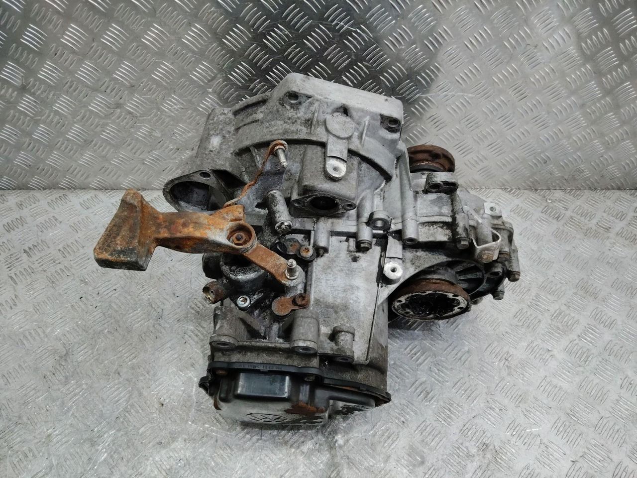 КПП механическая (МКПП) Volkswagen Caddy 3 поколение 2009, 1.6 л., дизель, HNV