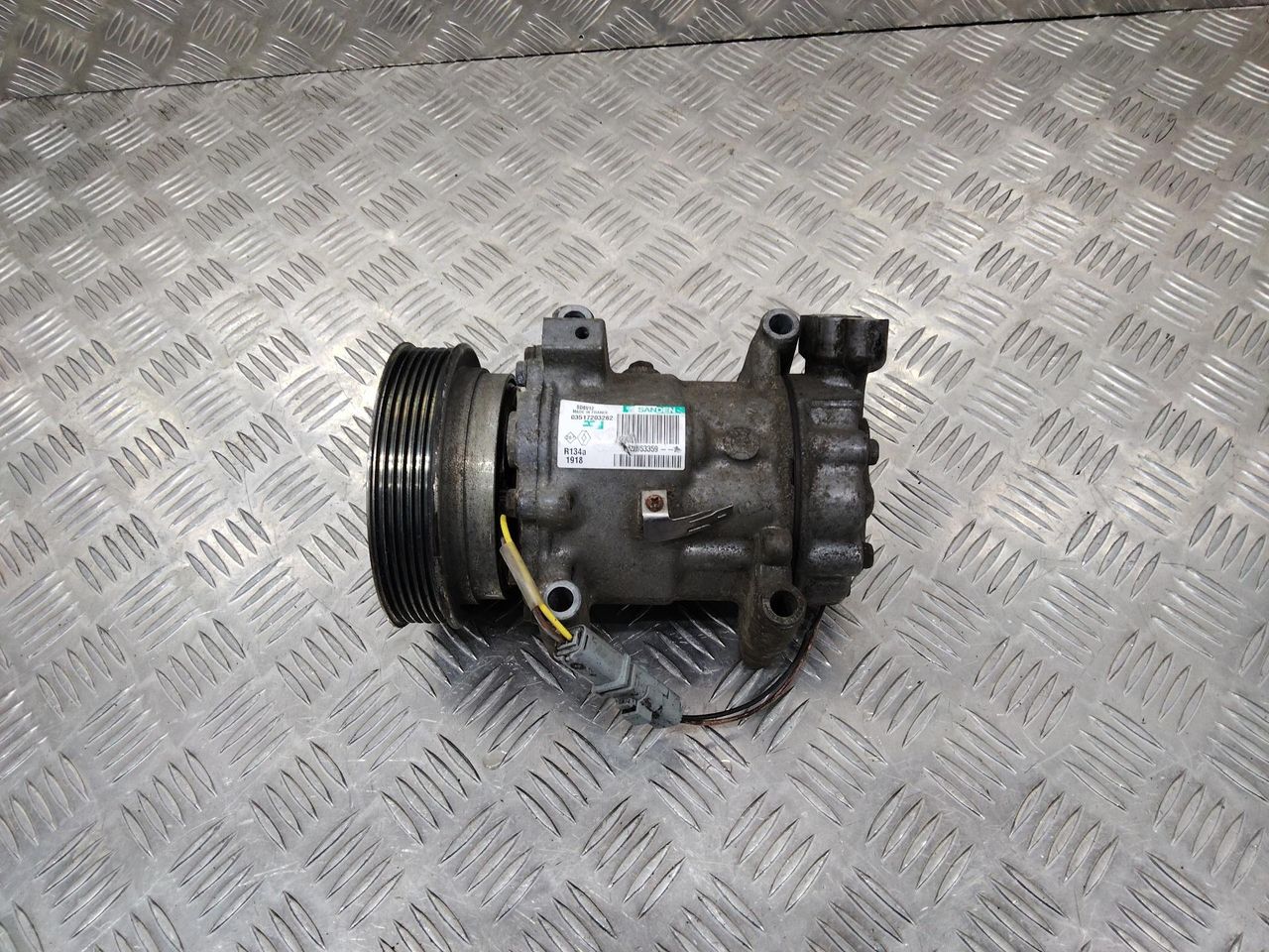 компрессор кондиционера Renault Duster 1 поколение 2011, 1.5 л., дизель, 8200953359