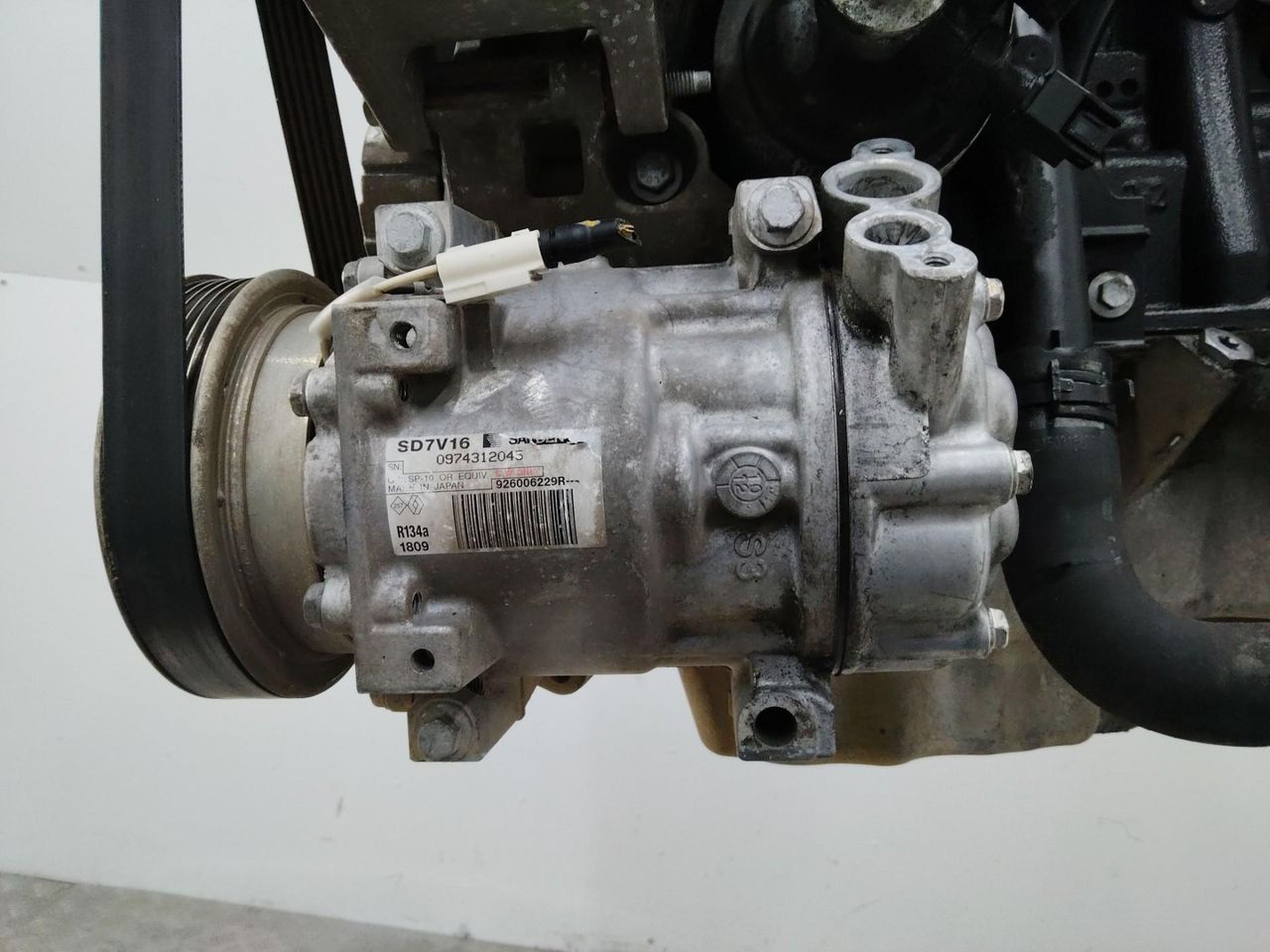 компрессор кондиционера Dacia Duster 1 поколение 2011, 1.5 л., K9K 898, дизель, 926006229R