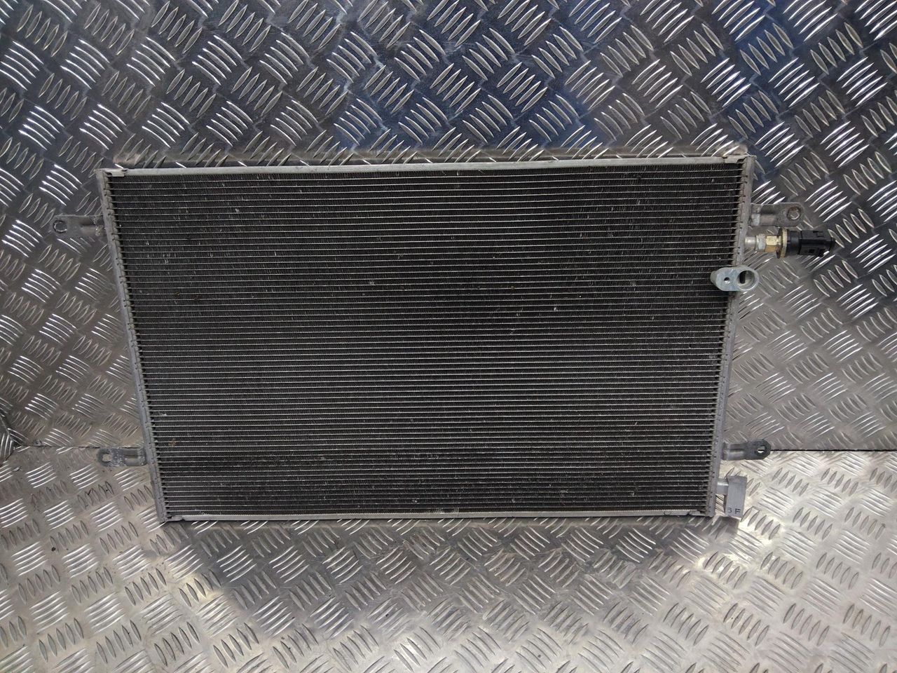радиатор кондиционера Audi A6 4F/C6 2004, 4F0260401E