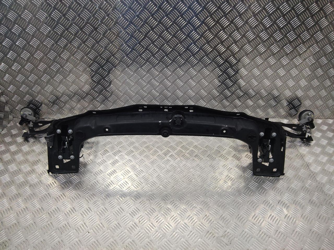передняя панель крепления облицовки (телевизор) BMW 1 серия F20/F21 2013