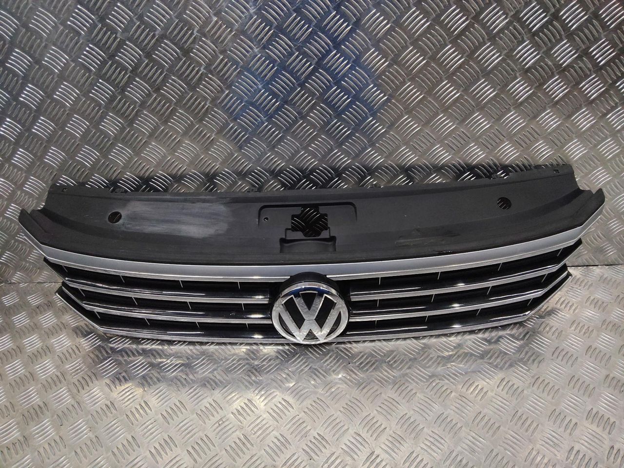 решетка радиатора Volkswagen Passat B8 2016, 56D853653C