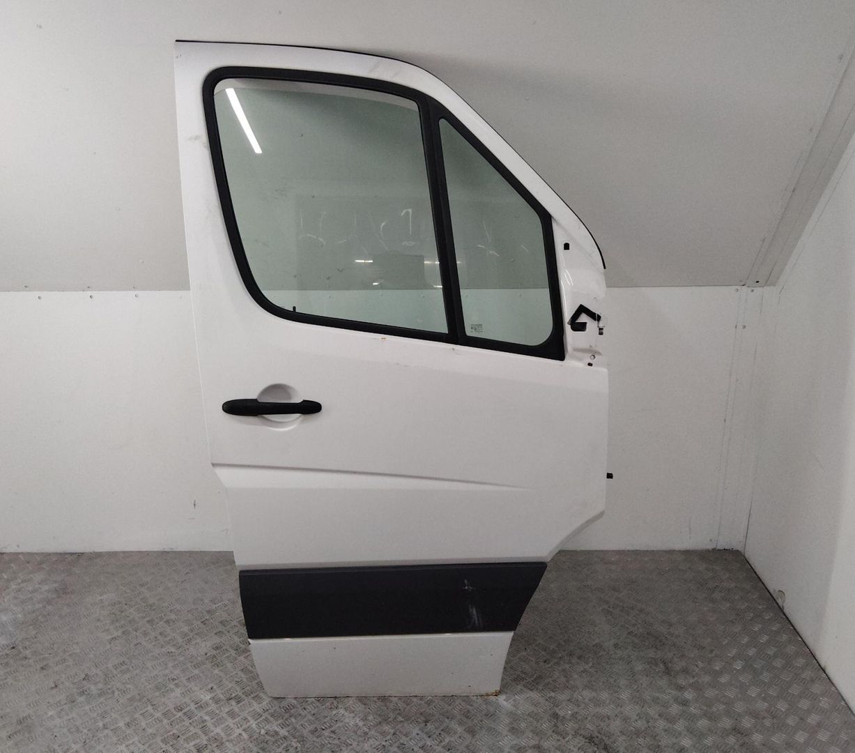 дверь передняя правая Mercedes-Benz Sprinter 2 поколение (W906) 2011