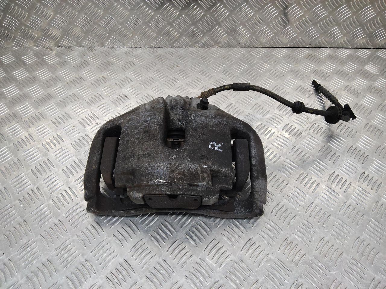 суппорт передний правый BMW 5 серия F07/F10/F11 2010, 3.0 л., дизель
