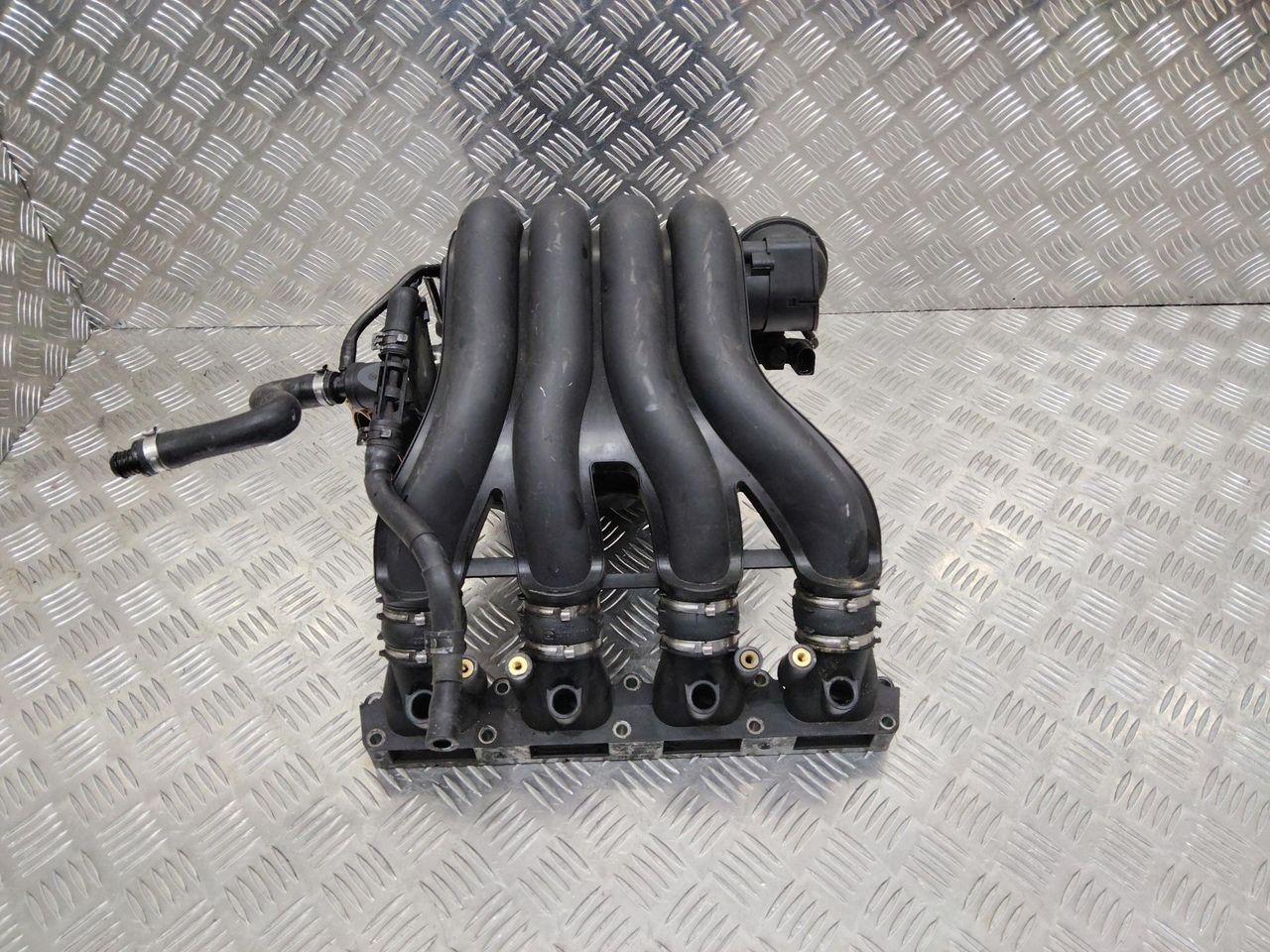 коллектор впускной Audi A4 B7 2007, 2.0 л., бензин, 06B133216K, 06B133210BJ