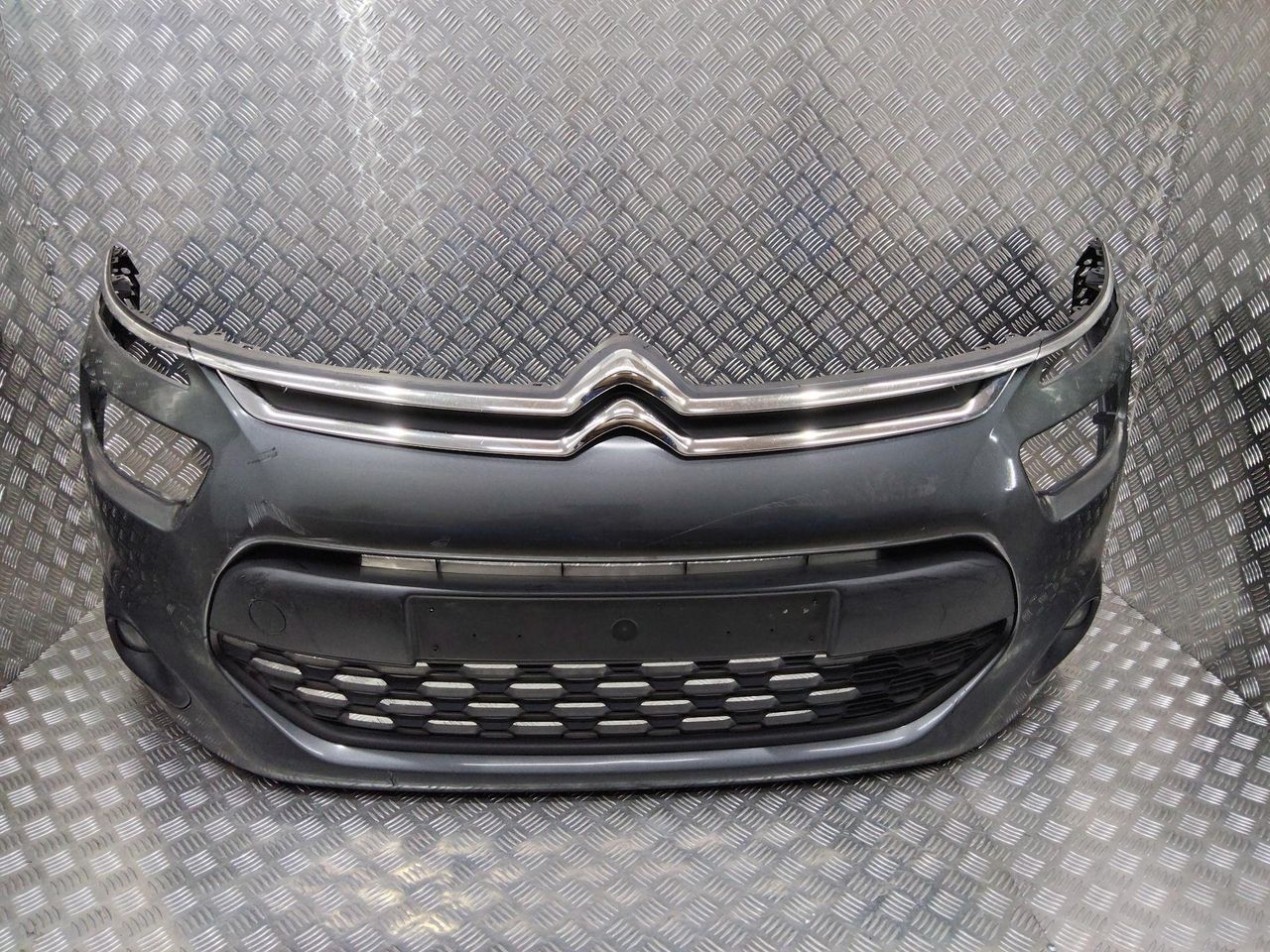 бампер передний Citroen C4 Picasso 2 поколение 2015