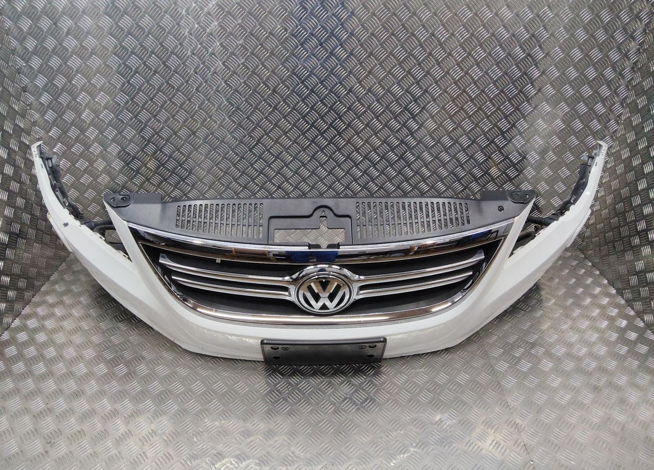 бампер передний Volkswagen Tiguan 1 поколение 2008, 5N0807221D