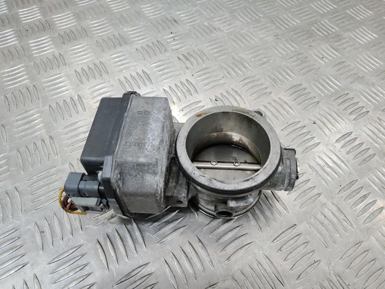 заслонка дроссельная Renault Duster 1 поколение 2013, 2.0 л., бензин, 8200063652