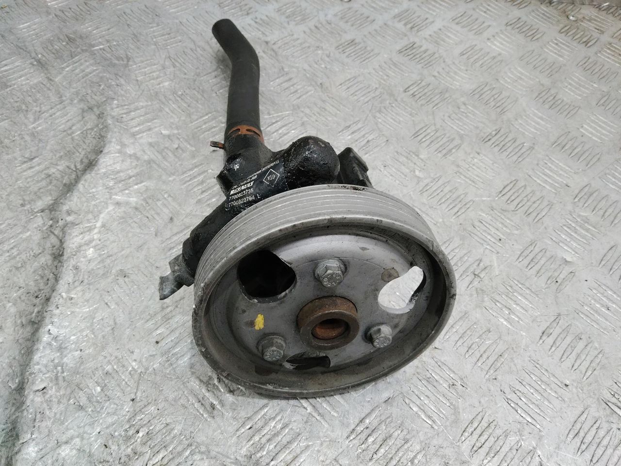 насос гидроусилителя руля Renault Laguna 1 поколение 1995, 2.0 л., бензин, АКПП, 7700823735